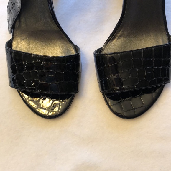 Stuart Weitzman Chunky Black Embossed Sandals. Size 7.5. - Picture 3 of 8